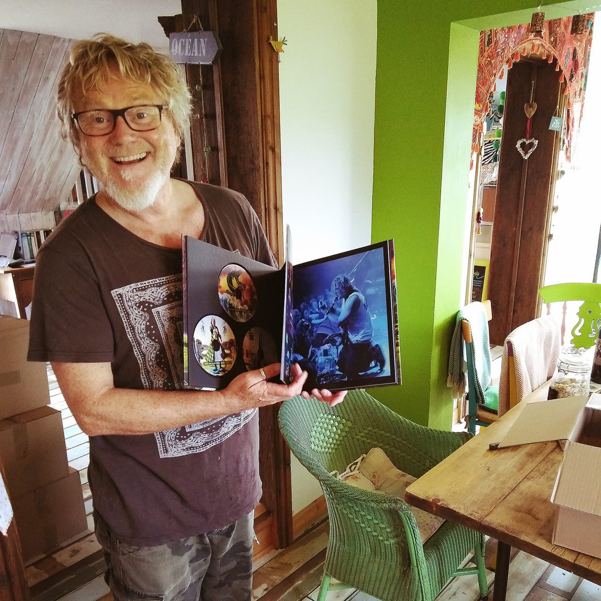 PendieHQ's tweet photo. The First 40 Years- Book/5 CD set has arrived at HQ! Order yours before they all go! https://t.co/GpA7bs2k9U #pendragon #firstforty #prog https://t.co/NWj8O4bZzx