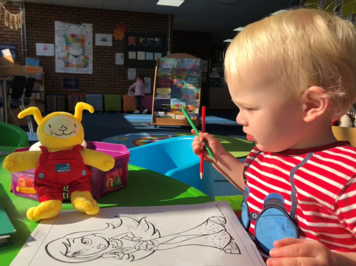 StirlingLibs's tweet photo. 'Hey Bookbug, do you want to colour in?' β€οΈ
#BookbugLibraryChallenge #bestfriends #keepkidsreading @Bookbug_SBT https://t.co/XPLHOhiVPX