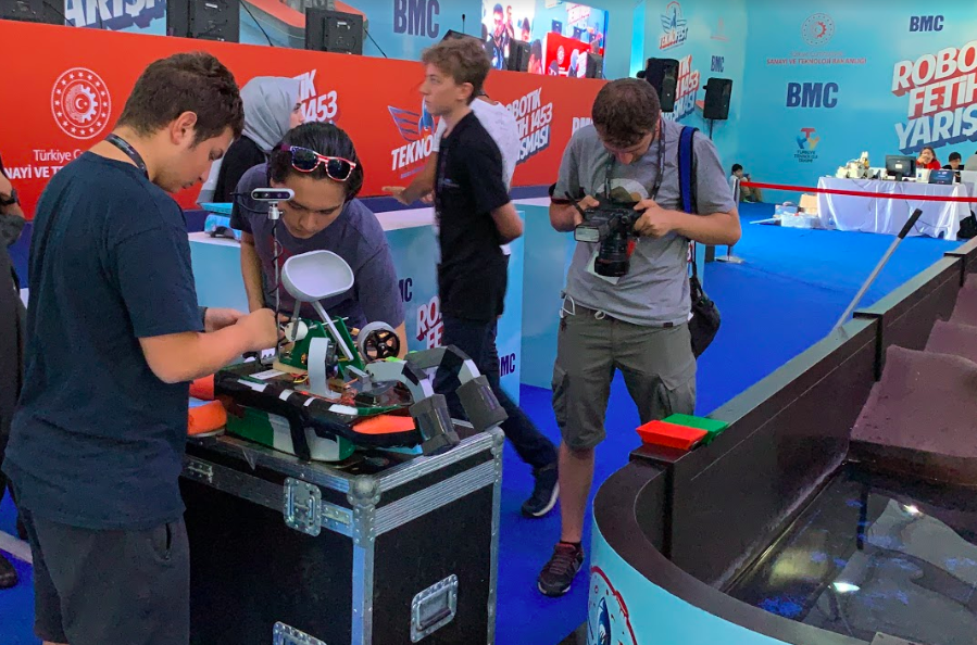 hisar_school's tweet photo. Lise Bilgisayar Bilimi öğrencilerimiz, 17-21 Eylül arasında Tekofest kapsamında düzenlenen “Robotik Otonom 1453” yarışmasına katıldılar. Öğrencilerimiz, 9. sırada ve Finalist olarak yarışmayı tamamladılar. #hisarokulları #hisarcs https://t.co/rDfEJ2iIJv