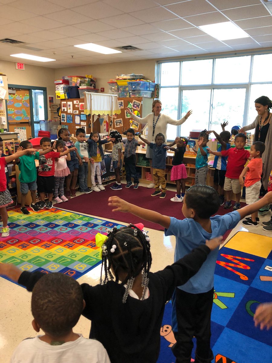 lisa_obrien2's tweet photo. Pre-k learning about Swan Lake #Diggs-Latham #Diggs-Latham Arts#thatwasfun#where isRussia https://t.co/CLPE5djsGr
