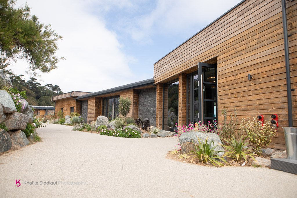 A beautiful Beachside Cornish wedding at @CarbisBay_Hotel with accents of blue
Images <a href="/KhalilePhoto/">Khalile Siddiqui</a>
bit.ly/2ml9Gdi