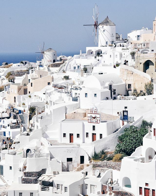 Santorini is called a place with one of the most beautiful views in the world for a very good reason!
This white buildings located on a high cliffs right next to one the most beautiful seas in the world is good enough reason to visit!

#bestviews #citybe… ift.tt/2mXsq33