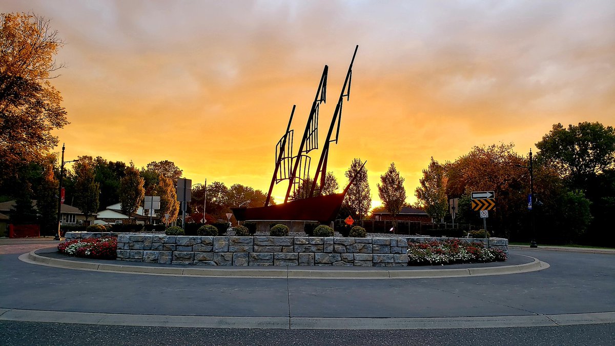 #LaSalle #TownOfLaSalle #LasalleOntario #519 #yqg #Windsor #SouthWindsor #Ontario #firstdayoffall🍁 #FallMornings #Autumn #AutumnMornings #Sunrise #FallSunrises