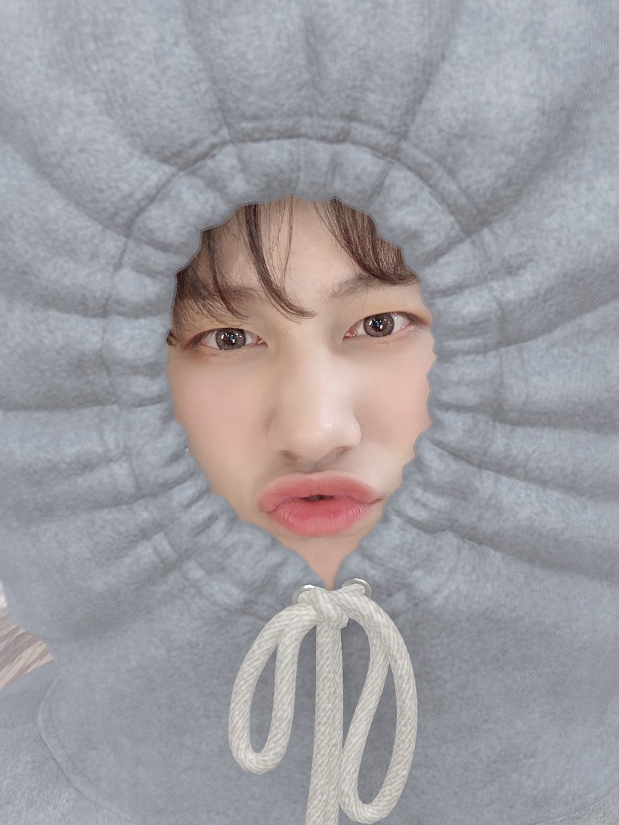 IzBrasil's tweet photo. [#TRANS] 190924 

[#핸드폰K_s] IZ usando um filtro fofo de capuz!💙 
Concerto solo de IZ [FROM: IZ] Dia e noite D-4
 
#IZ #JIHOO #WOOSU #HYUNJUN #JUNYOUNG #IZ_CONCERT #IZ_Day_Night #CONCERT #Sangsangmadang #HoodieFilter https://t.co/RabXimkC2f
