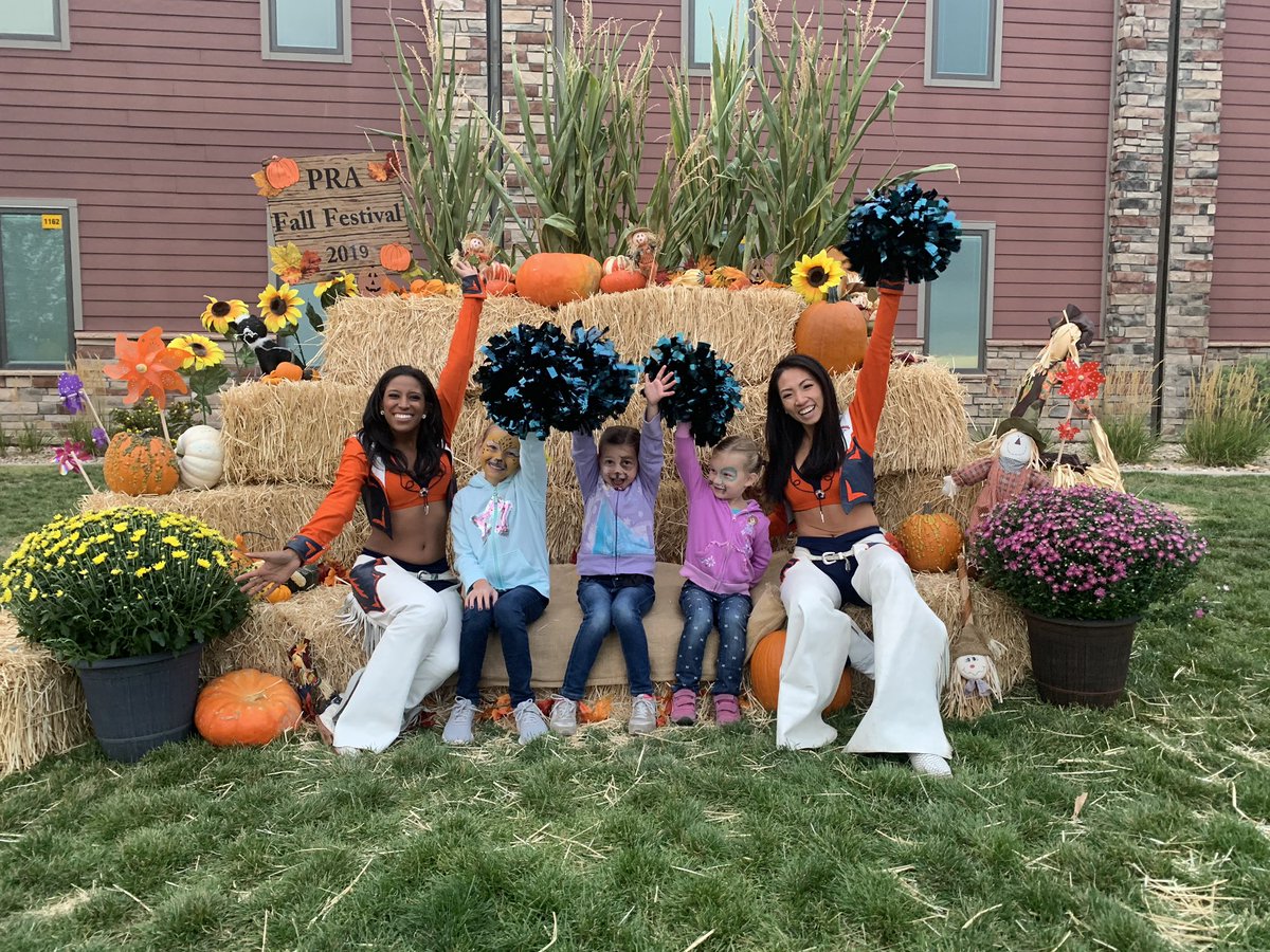 DBC_Allison's tweet image. Hooray for Fall! @dbc_taylor and I celebrated the end of summer in the most festive way with these #FutureDBC! 🍁🎃🍂 #DBC2019 #TeammateTuesday #FallEquinox