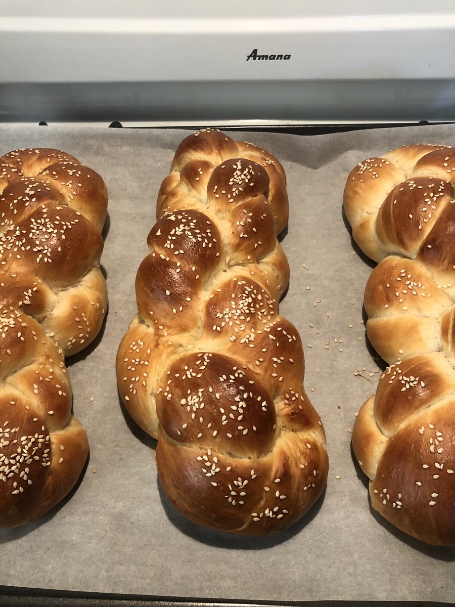 Jonheyne's tweet photo. There's something therapeutic in turning water and flour into food. #baking #bread #art #TuesdayMorning https://t.co/k1gCGmGeno