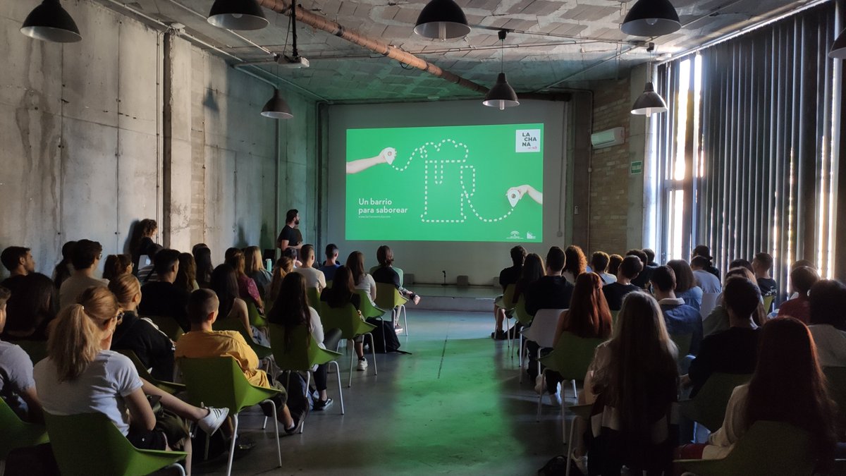 Estacion_Diseno's tweet photo. Hoy en Estación Diseño nos visita Estudio @Squembri con una #campañadepublicidad que servirá de base a los alumnos para utilizar el #diseño en favor de la ciudad. 🧩
Diseño en los #barrios de #Granada. 💫
#LaChanaenRuta #Barriología #Squembri https://t.co/DCTjtXPBYn
