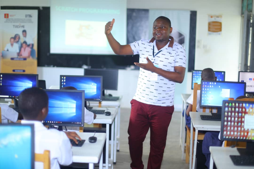 FursaLab's tweet photo. Kids need to be inspired since they are young so that they can learn technology in simple way and use it in future plan. Airtel fursa lab provide a opportunity for the kids to learn technology since they are young , welcome Airtle fursa lab to discover your potential. https://t.co/NwWVoSgscF