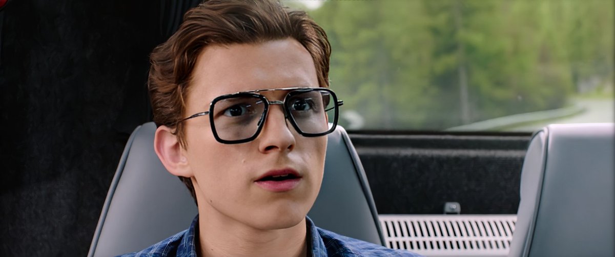 человек-паук вдали от дома постер. плакат человек паук вдали от дома. человек-паук: вдали от дома фильм 2019. человек паук в дсли от дома 2019. человек вдали от дома отзывы.