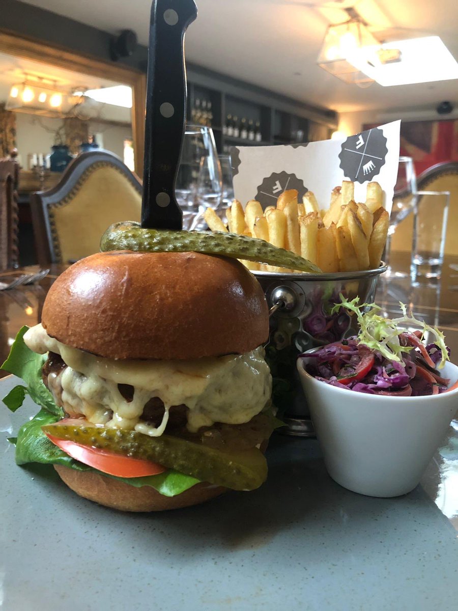 Food, Glorious Food <a href="/TheFontmell/">The Fontmell</a> 
Get, Set, CLASSICS… 😋

The new season is the perfect excuse for a little comfort food, don’t you think?

<a href="/TheFontmell/">The Fontmell</a> Burger is just one of our 'classics' 12.5 &amp; a drink...
🍷Lunch Mon- Fri~ Dinner Mon - Thurs 🍔

🍻bit.ly/2DFR7FK RT