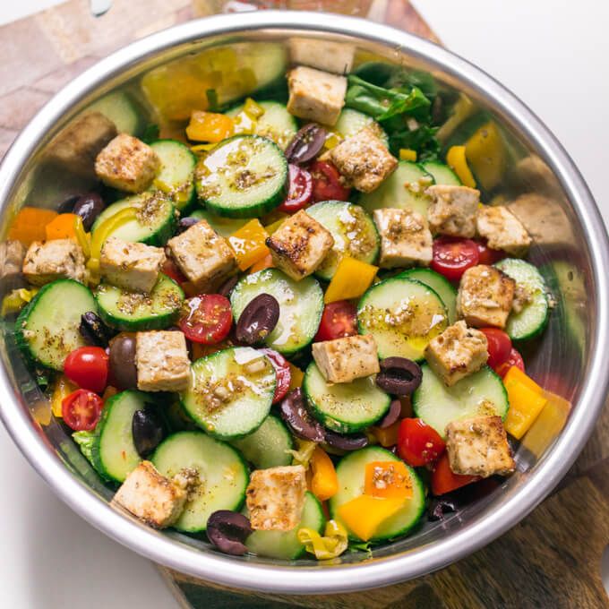 The miso tofu feta and kalamata olives are the stars of this stellar vegan greek salad that make getting your veggies easy-peasy-lemon-squeezy! buff.ly/2AjR0hR #veganhour #mealprep