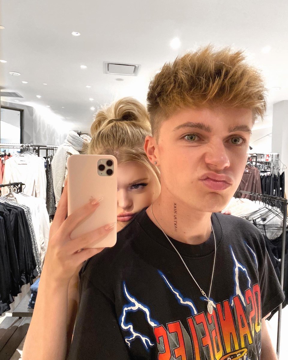 iamlorengray's tweet photo. big shrimp lil shrimp https://t.co/aUpqZpU1FH