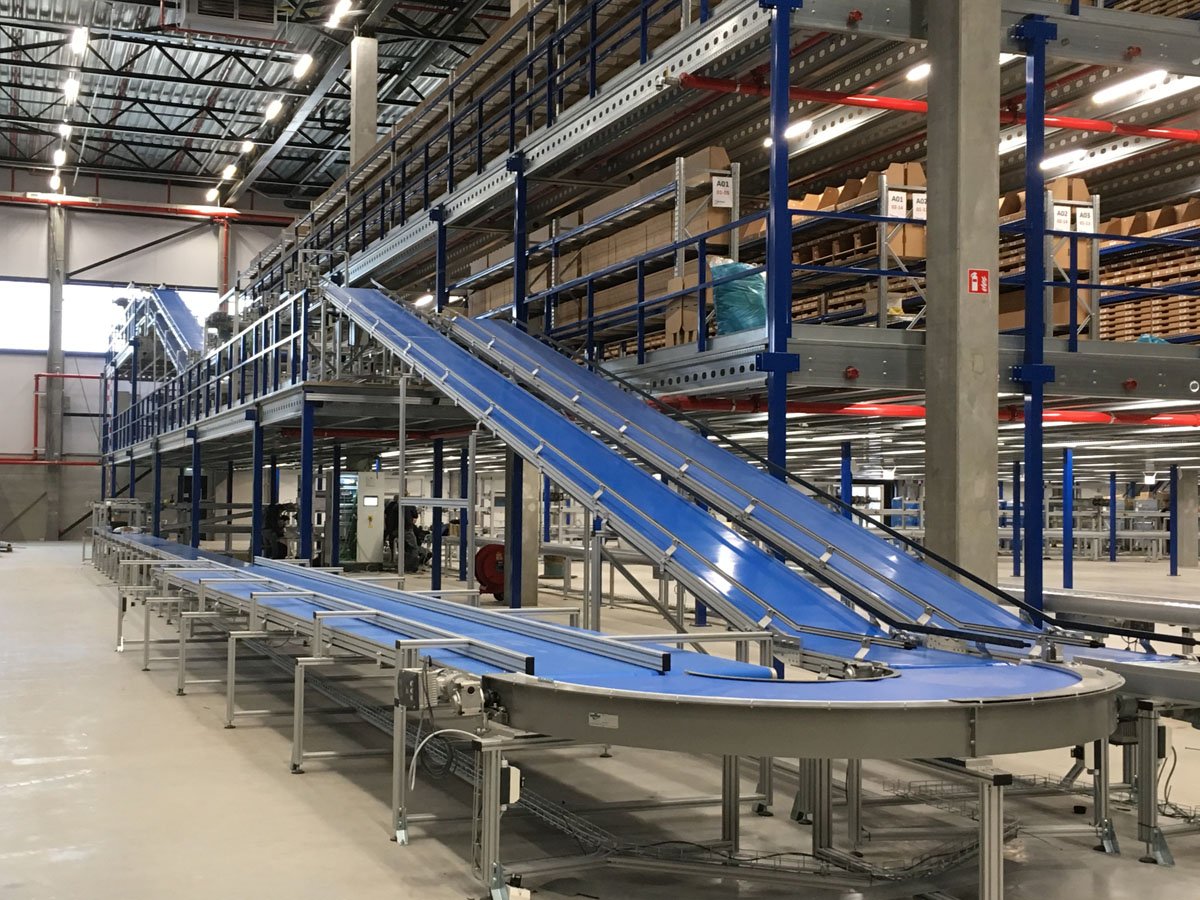 WorkSafeNB's tweet photo. Conveyors are convenient and beneficial for quickly moving materials, but operating an unguarded conveyor can lead to serious injuries and death. https://t.co/I1LXz1qJen https://t.co/iau4DLiLpe