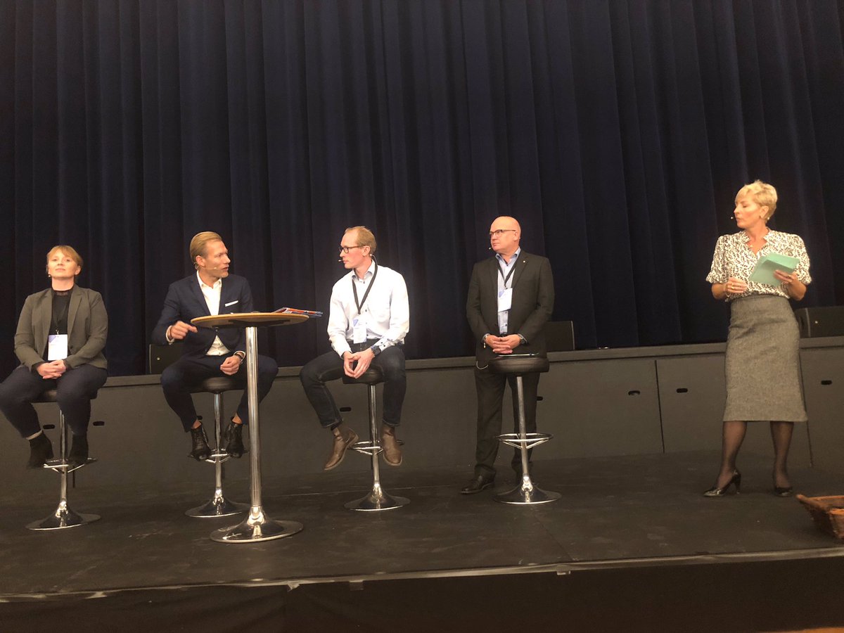 Der er ingen skyttegrave mellem os og kommunerne. Vi vil alle arbejde for fælles løsninger for det nære sundhedsvæsen, lød slutreplikken fra <a href="/HeinoKnudsen/">Heino Knudsen</a> på dagens topmøde #sundhedtætpådig