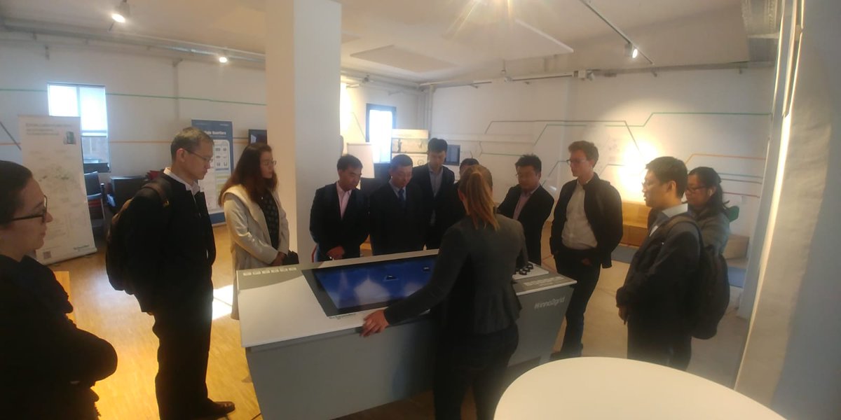 We're happy to welcome a number of delegations these days. First was a group from the Beijing Institute of Technology. We share a Memorandum of Understanding with the BIT and our guests were interested in learning about our model of industry-science-cooperation.
#forschungscampus