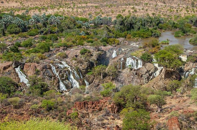 soerenvogelsang's tweet photo. Epupa Falls, Opuwo, Afrika - Link zum Blog in Bio. - #epupafalls #travelafrica #backpackistan #backpacking #travelblog #waterfalls https://t.co/BYdqQVDNOS https://t.co/Jt0cyfstWr