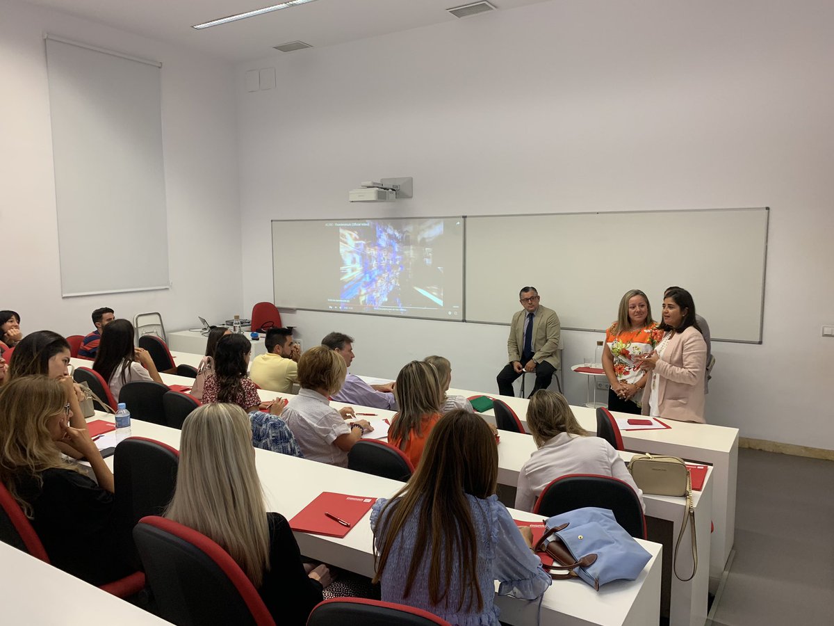 ESESAIMF's tweet photo. 🔴 @BelenJurado cierra esta exitosa jornada de #recursoshumanos agradeciendo a asistentes y ponentes y asegurando que no será la última que haremos en la escuela ¡estad atentos! https://t.co/3Br845teIg