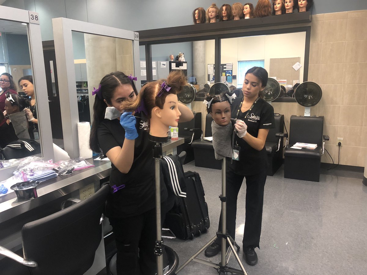 CosmoDubiski's tweet photo. Our Cosmo seniors getting ready to take their practical exam 💪🏻 https://t.co/8yESxVzH6v