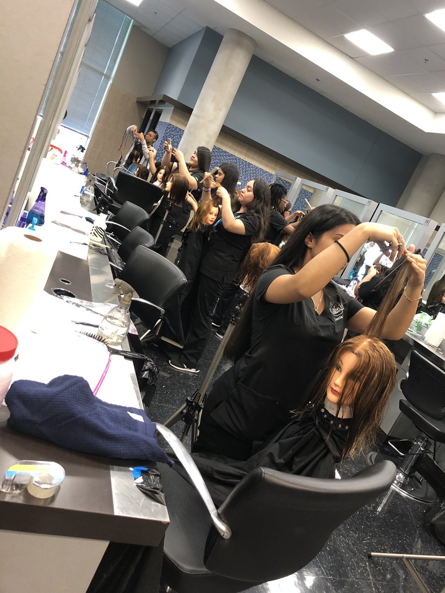 CosmoDubiski's tweet photo. Our Cosmo seniors getting ready to take their practical exam 💪🏻 https://t.co/8yESxVzH6v