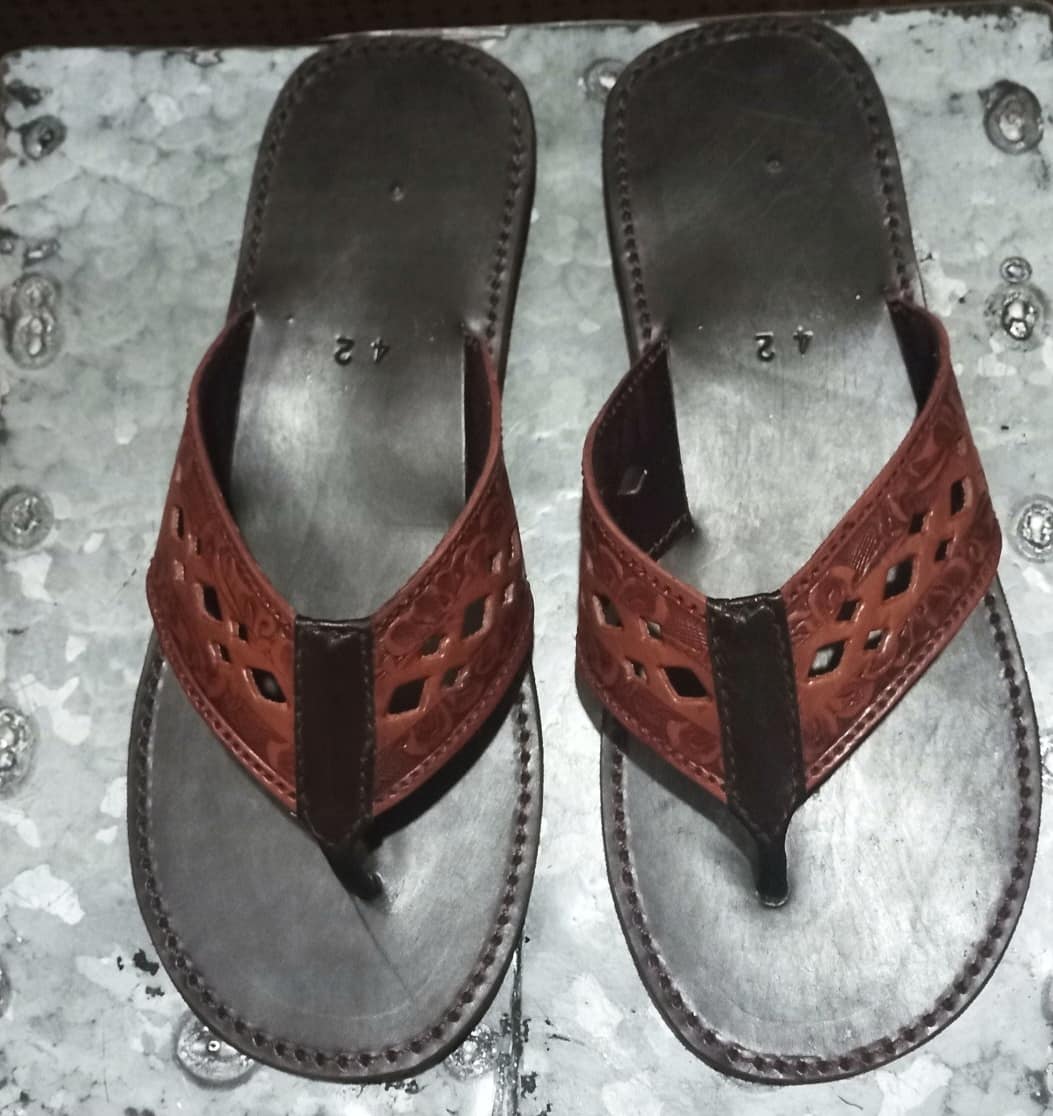 254Strapped's tweet photo. See these lovely male leather sandals great for the outdoors. Get a pair for only 1200/- #madeinkenya #leather #Mensfashion #sandals #outdoors https://t.co/8JreYVrVA2