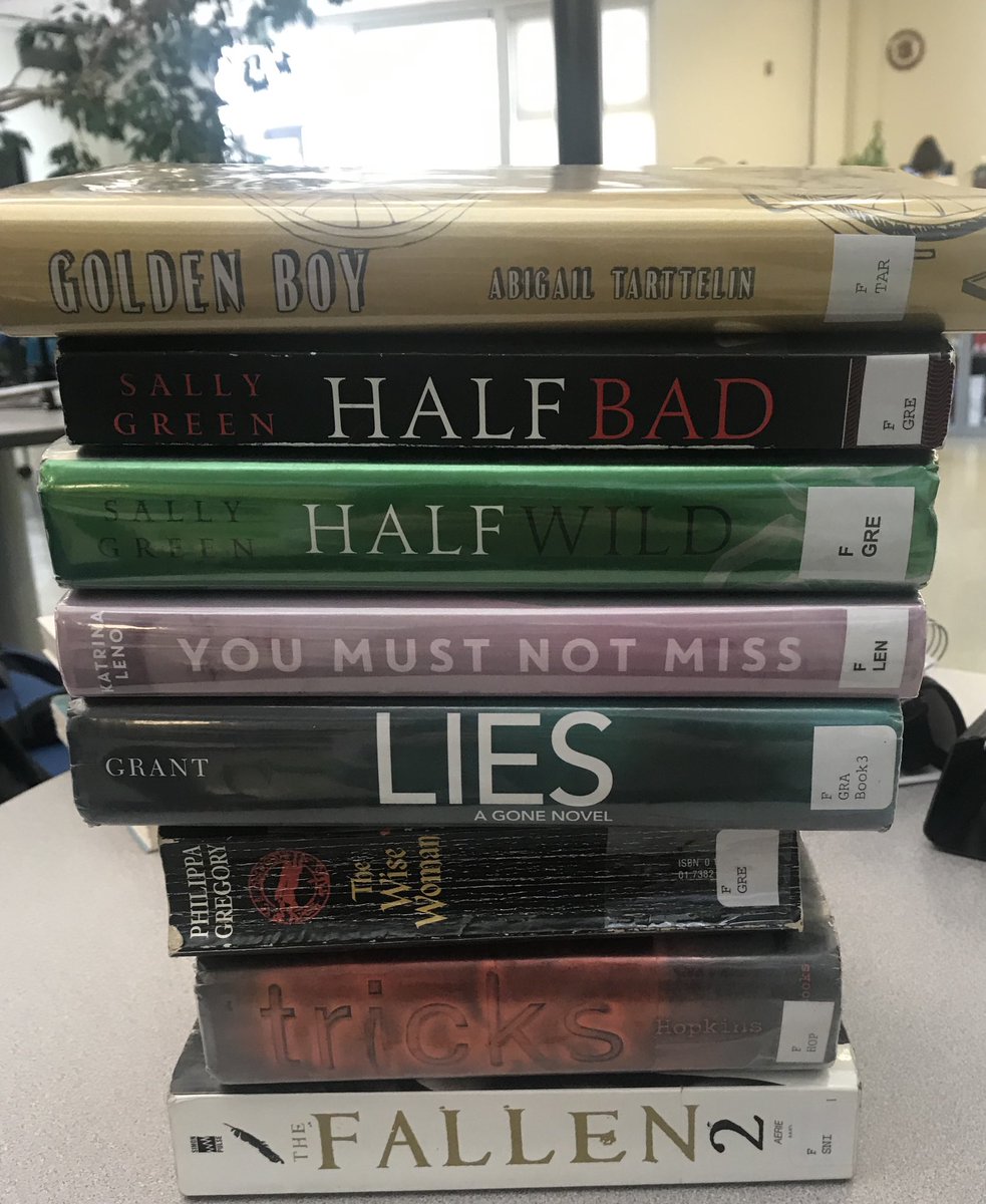 ShelfieTalk tweet media