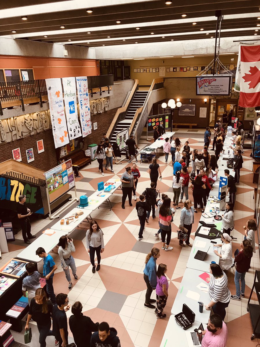 hrhshuskies's tweet photo. HRHS Student Life Fair! So exciting to see our students exploring all the clubs/activities available to them. #students #GetInvolved #school @CSRiversideSB https://t.co/10Eg5Rq3pW