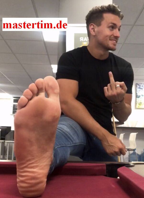 kingtim2012's tweet photo. The great #ukmaster the #footdom #masterbuffer with size UK 10 #malefeet hot #foootmaster
with realtime #footslaves 30 photos first video and his contact infos on #mastertim
https://t.co/FldTNHbext https://t.co/Nb8xOd6BB6