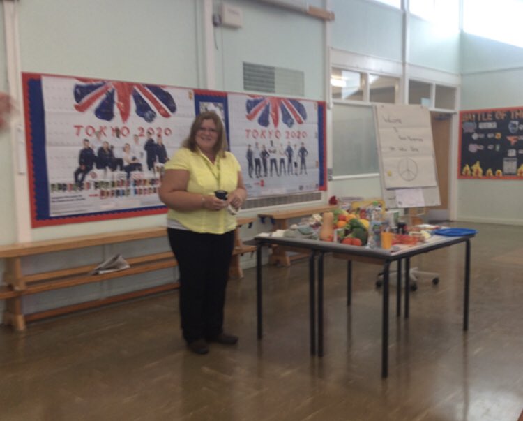 goodyers_end's tweet photo. Year 3 had a great time listening to the nutrition assembly and taking part in a tasting session of healthy foods as part of #CookingWeek! Thanks Yvonne from Educaterers! #3CClassTweet #3WClassTweet https://t.co/YaLSyC6Rhl