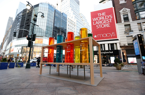 Kudos to <a href="/KINDSnacks/">KIND Snacks</a> for kicking off their initiative today to draw attention to the synthetic dyes that are in kid's snacks, packaged foods &amp; healthy foods like yogurt and even salmon. Check out this display in Herald Square in NYC! Wow! More info here: prn.to/2mrau08