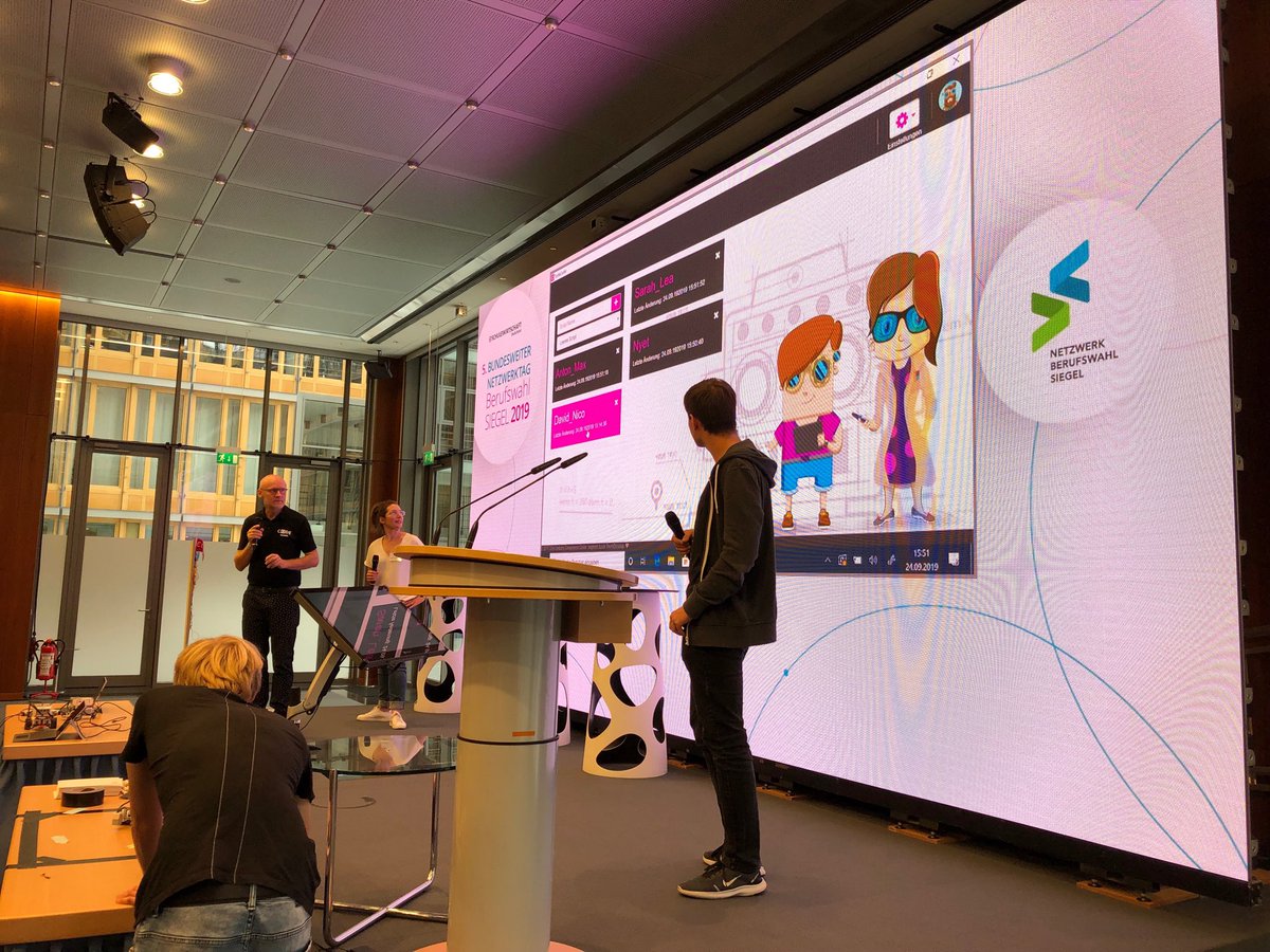 berufwahlsiegel's tweet photo. Tolle Ergebnisse des #Workshops für #Schülerinnen und #Schüler beim #netzwerktag. #Programmierern von Autos, Klavier und Kunst 🖼. Danke an @helliwood @MicrosoftBerlin #Berufsorientierung https://t.co/p2Ra1nAq2Q
