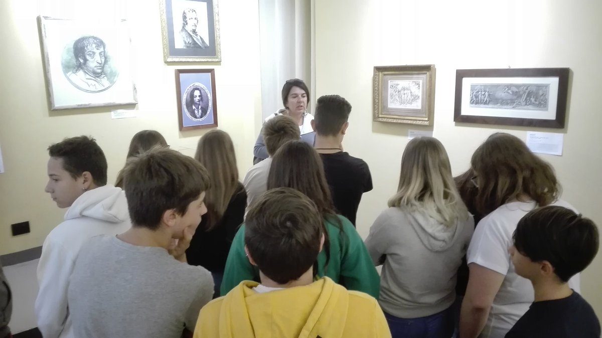 Denise_gioco's tweet photo. @Ic_Viguzzolo Archivio Pittor Giani, San Sebastiano Curone: la Dottoressa Maria Stella Daffunchio spiega ai ragazzi della scuola secondaria il confronto tra arte contemporanea e pittura antica sul tema del "tradimento". Esposizione opere d'arte famiglia #floridi #doria #pamphilj https://t.co/H2tKv2ejik
