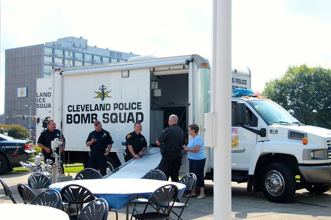 MidTownCleInc's tweet photo. Join us today from 11:30 am to 1:30 pm for our last CHOMP and meet the Cleveland police and safety forces that serve our community. We will be at Colonel Young Park, located at E.46th and Prospect. There will be food trucks and activities. We hope to see you there! #TheCHOMP ๐ญ๐ https://t.co/CP154z8jA5