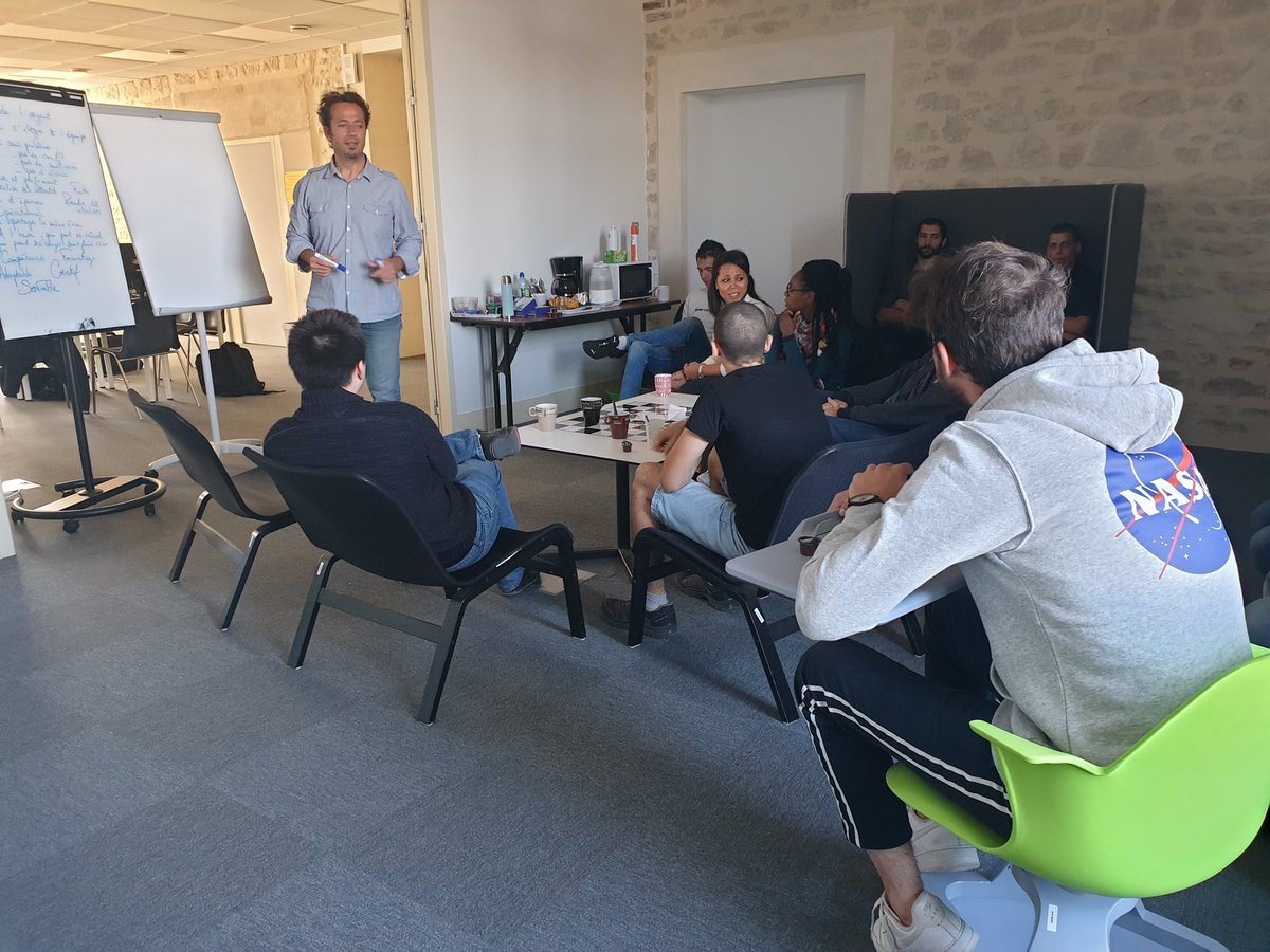 Vendredi dernier à l'#ACSNevers, nous avons accueilli toute la matinée Olivier Gadet, consultant en communication. Au programme, pas de codage mais des ateliers sur les savoirs-être en entreprise et les techniques de recherche d'emploi. Des conseils précieux pour nos apprenants !