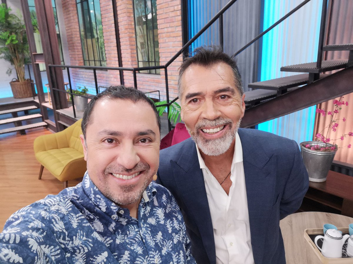 chico_perez's tweet photo. Ahora ya en #vivalapipolchv hoy FULL 80s con #RodolfoRoth https://t.co/rg6QencNwF