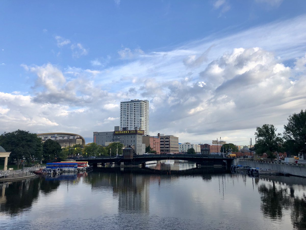 BenBaumfalk's tweet photo. Enjoying a morning stroll in downtown Milwaukee before learning about Elevating State Policies for #EarlyEdPros with @4earlysuccess, @BuffettECI and @FirstFiveNebr https://t.co/OG64m3d9TG
