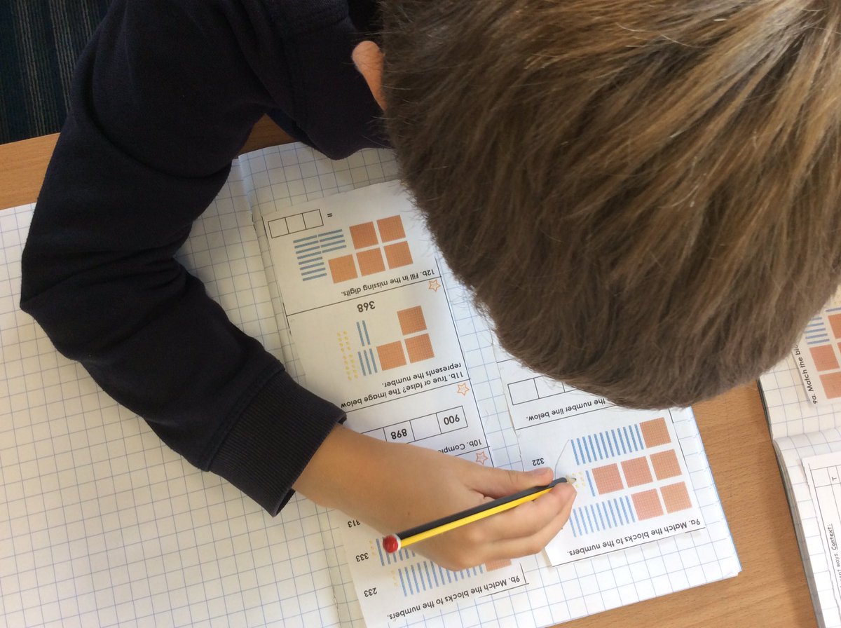 CosgrovePrimary's tweet image. In Maths, we represented numbers to 100 and 1000! #cosgroveprimary #terraclass #twittertakeover
