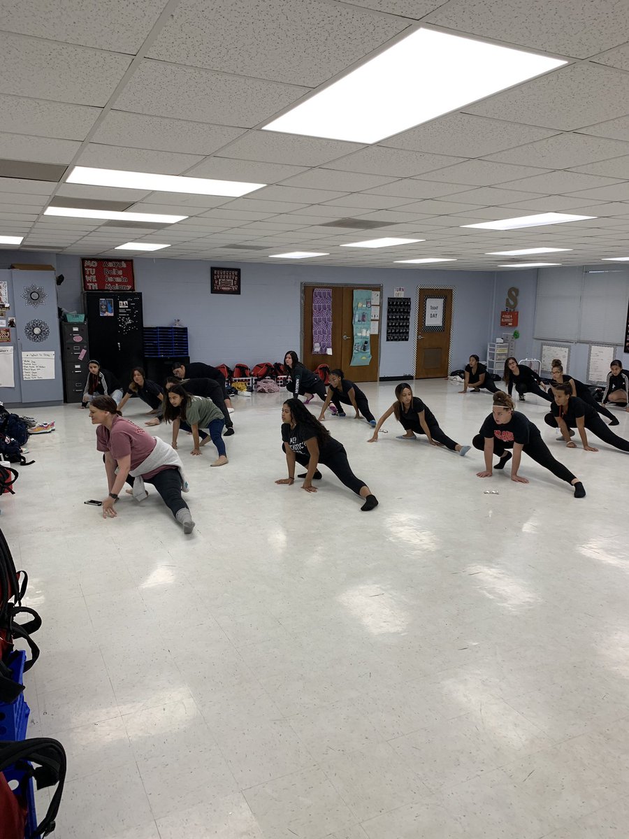 NS9Mustangs's tweet photo. Perfect modeling example by our awesome dance teacher Mrs. Smith. https://t.co/IfRTP1aHAy