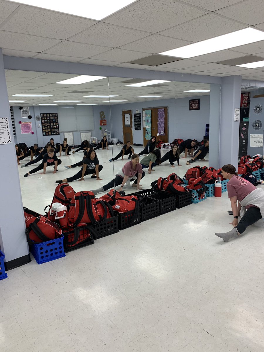 NS9Mustangs's tweet photo. Perfect modeling example by our awesome dance teacher Mrs. Smith. https://t.co/IfRTP1aHAy