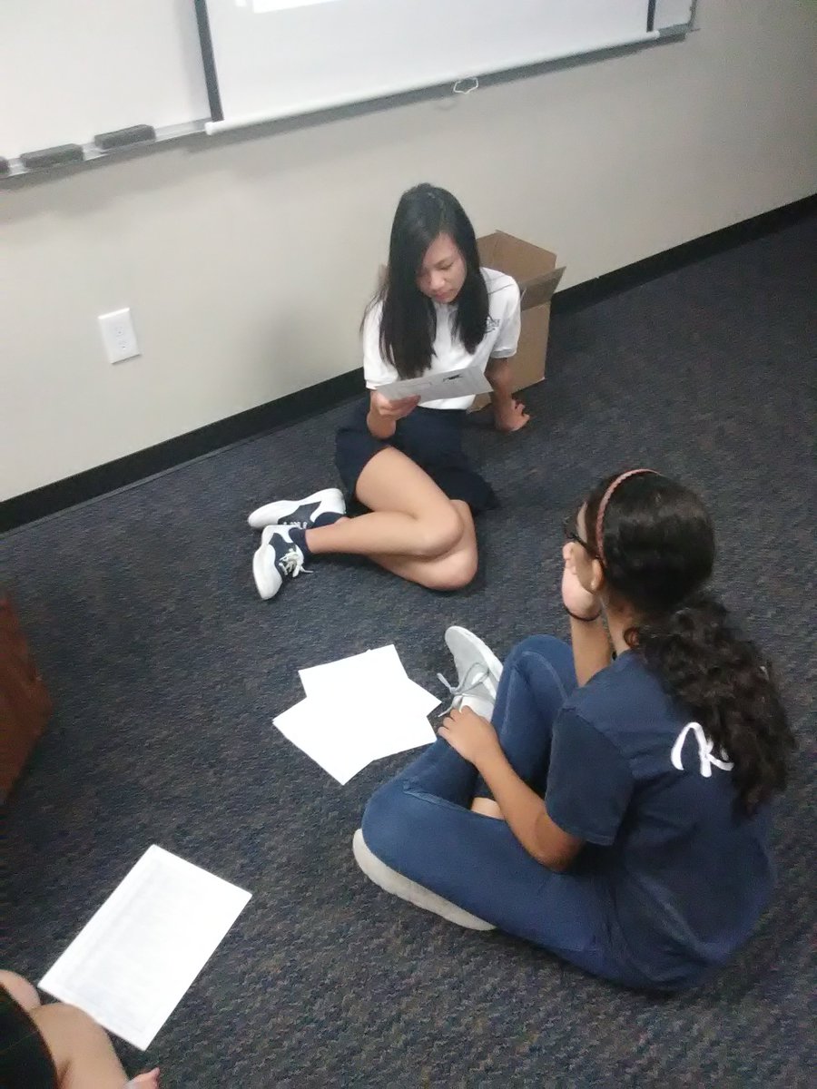 DoctorWhite121's tweet photo. The vocabulary challenge allows students to compete in small groups during a 10 minute time period. #EnglishClasses #POPCS https://t.co/IvVwcRwg5p