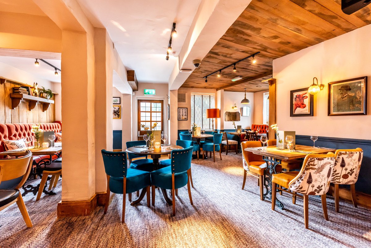 SkoposFabrics's tweet photo. Loving the 'Bowood' design printed on fabrics for the back of chairs in this #pubinterior. #FR fabrics #printedupholstery
https://t.co/MHhEmaHM76 https://t.co/k8FGlJtwiC