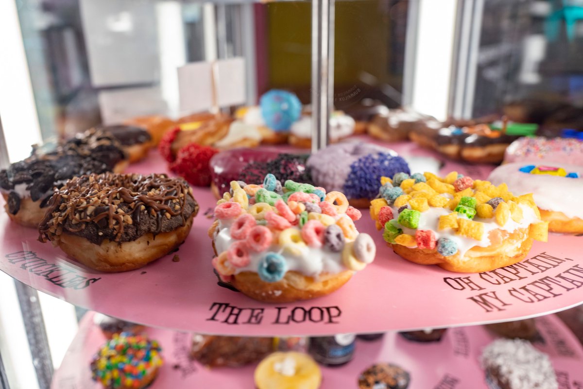 portlandlove2's tweet photo. ポートランドのVoodoo Doughnut！
ついつい買いに行ってしまいます（笑）
https://t.co/6bZH4CAu4J
#loveitportland #loveitportlandoregon #loveitoregon #portland #pdx #portlandmade #portlandoregon #portlandpdx #travelportland #traveloregon #ポートランド #ドーナツ #Doughnut #portlandfood https://t.co/ucajcumxu8
