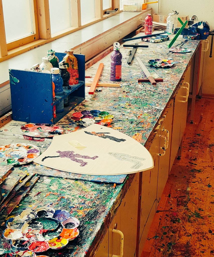 Víkingar að gera sig klára #menntaspjall #GRVeyjar #smidastofan