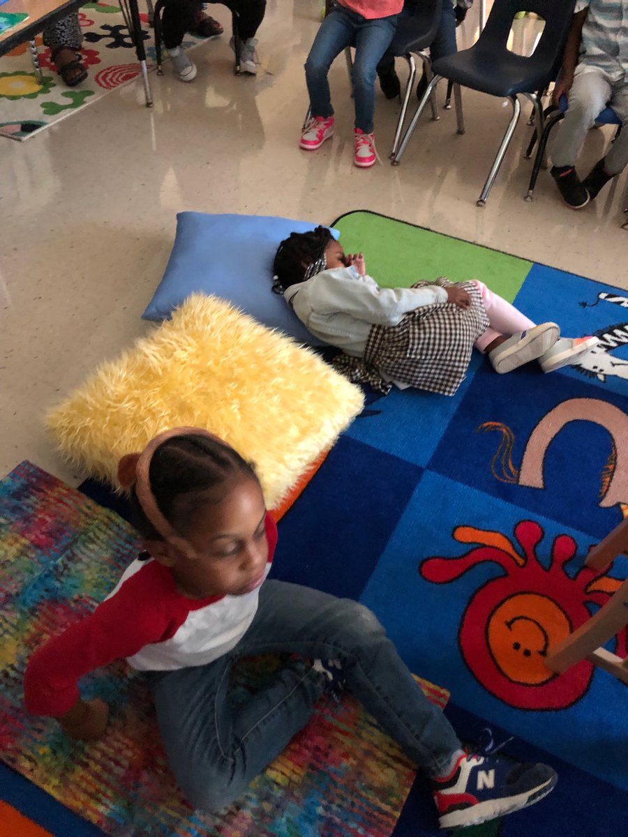 lisa_obrien2's tweet photo. Pre-K Acting at “The 3 Bears” after reading several versions of the story #Diggslatham https://t.co/PxkHwt6Boi
