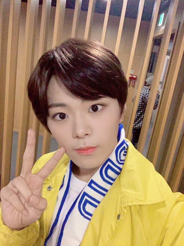 maroo_ent's tweet photo. [#TEENTEEN]

9월 24일 #틴틴 다이어리📝
🍎 처럼 빨간 볼💞
🍊 처럼 상큼한 틴틴이들 셀카 여러분들 많이 보고싶🍇?

여러분들이 보고싶포도 한 틴틴의 셀카를 공개합니다📸

#이진우 #이우진 #이태승
#VERY_ON_TOP https://t.co/jKwAovBJ20