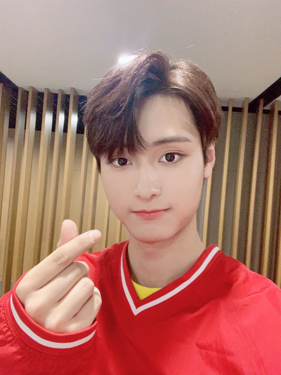 maroo_ent's tweet photo. [#TEENTEEN]

9월 24일 #틴틴 다이어리📝
🍎 처럼 빨간 볼💞
🍊 처럼 상큼한 틴틴이들 셀카 여러분들 많이 보고싶🍇?

여러분들이 보고싶포도 한 틴틴의 셀카를 공개합니다📸

#이진우 #이우진 #이태승
#VERY_ON_TOP https://t.co/jKwAovBJ20