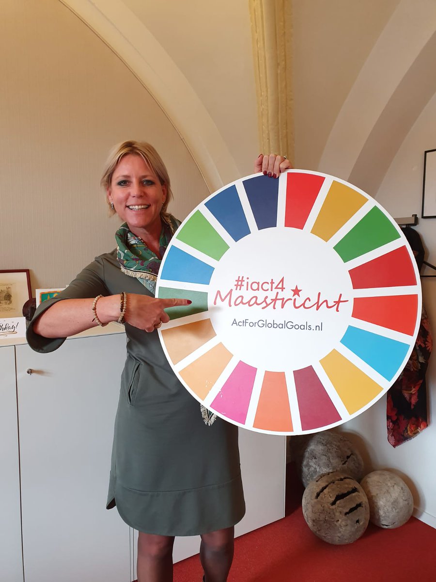 Maastricht University's Rectus Magnifica, <a href="/Rianneletschert/">Rianne Letschert</a>, eats less meat, has vegan lunches, and drives electric: "It‘s just a matter of trying sometimes and now it‘s really easy"

#iact4Maastricht