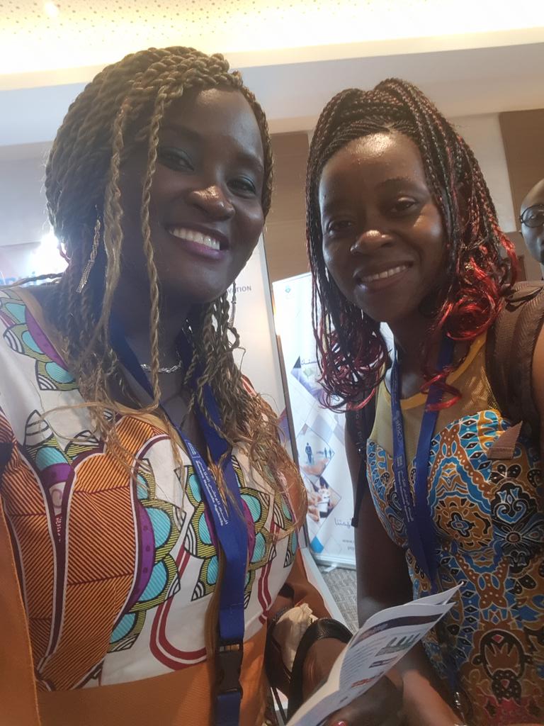 AnniePayep's tweet photo. Je ne peux m'empêcher de guetter les camerounais hein. 🤗🇨🇲
Ici avec Dorothee Mvondo venue présenter #Agrixtech. Le projet qui a remporté le prix spécial du PR (6 millions) lors de la semaine camerounaise de l'innovation.
Bonne chance à elle 😊
#AfricUp2019 https://t.co/xyued39EDV