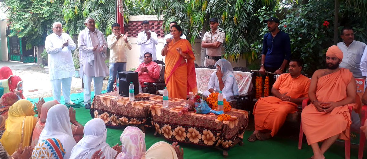 krishnagahlawat's tweet photo. आज मैं भाजपा जनसंपर्क अभियान के दौरान गांव बिंदरोली गई जहाँ पर जनता ने जोरदार स्वागत किया और गांव के लोगों ने आश्वासन भी दिया कि अबकी बार राई में केवल भाजपा की ही सरकार बनेगी। इस दौरान गांव के गणमान्य व्यक्ति सभा में मौजूद थे।

#BJP #BJP_Haryana #KrishnaGahlawat #Krishna2019 https://t.co/2ihLjukpLe