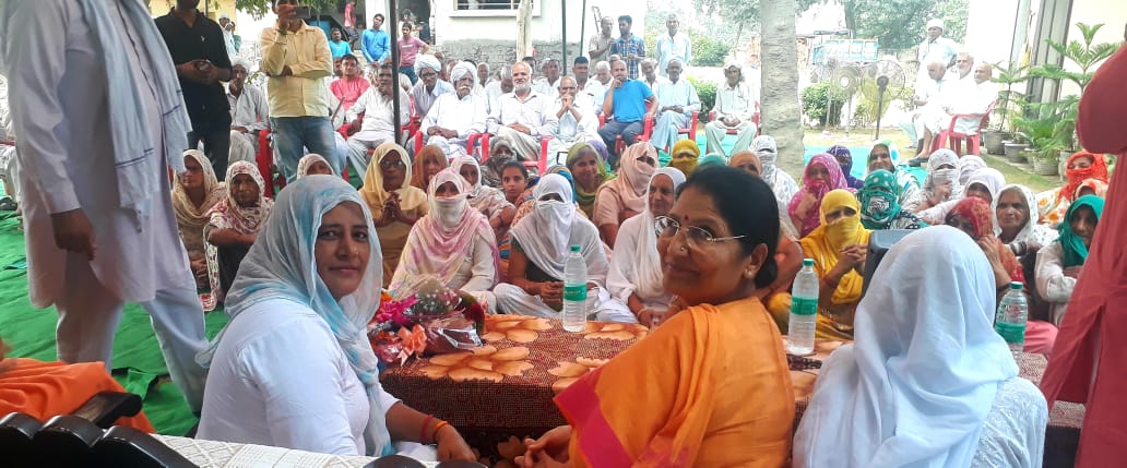 krishnagahlawat's tweet photo. आज मैं भाजपा जनसंपर्क अभियान के दौरान गांव बिंदरोली गई जहाँ पर जनता ने जोरदार स्वागत किया और गांव के लोगों ने आश्वासन भी दिया कि अबकी बार राई में केवल भाजपा की ही सरकार बनेगी। इस दौरान गांव के गणमान्य व्यक्ति सभा में मौजूद थे।

#BJP #BJP_Haryana #KrishnaGahlawat #Krishna2019 https://t.co/2ihLjukpLe