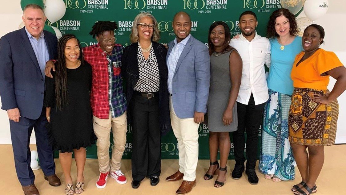possefoundation's tweet photo. Posse alum Shatiek Gatlin just won @Babson’s Distinguished Recent Alumni Award! Here he is (center) at last weekend’s #BacktoBabson.
#PosseAlumLead #Babson100 https://t.co/GC0hZW6kAQ